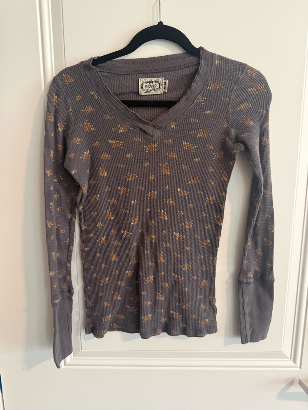 Buffalo David Bitton Vintage-Inspired Gray Floral Thermal V-Neck Top